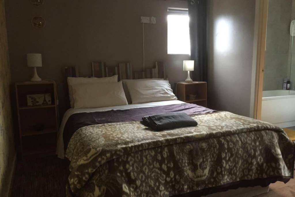 Cosy Rural Self Catering Annex Apartment แมกเฮอราเฟลท์ ภายนอก รูปภาพ