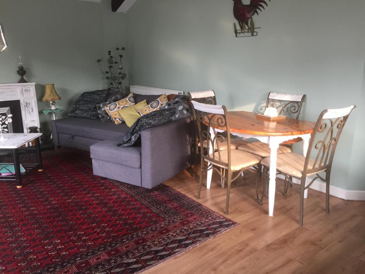 Cosy Rural Self Catering Annex Apartment แมกเฮอราเฟลท์ ภายนอก รูปภาพ